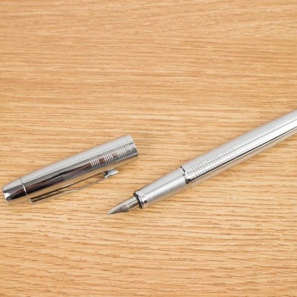 Parker I.M. Premium Silver Checkered Medium Nib Tip Fountain Pen New MSRP $89 - Picture 1 of 3